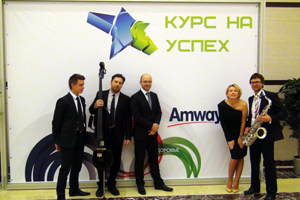 джазовый ансамбль и певица