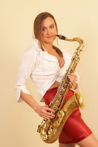 Саксофонистка Любовь Маят