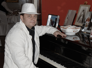 Пианист Вячеслав Иванов