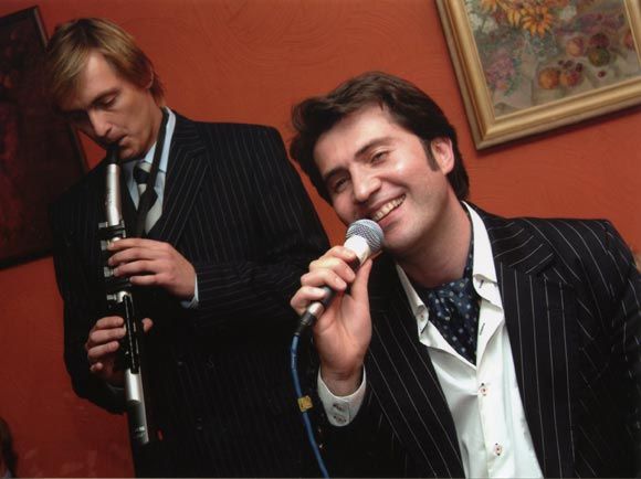 Певец Саркис и саксофонист Олег Сергеев Певец Саркис и саксофонист Олег Сергеев